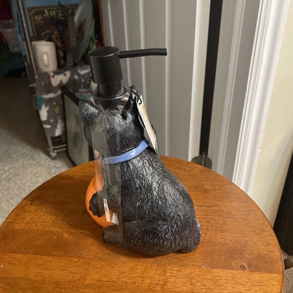 Halloween Black Cat With Pumpkin Soap Dispenser ~ Lights Up - NWT - Picture 2 of 4